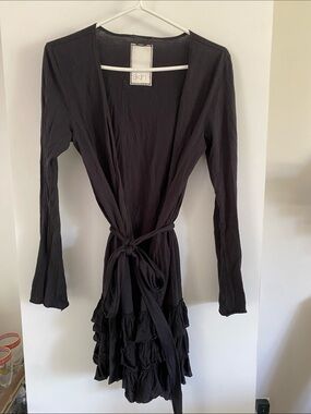 SKIN WORLDWIDE ORGANIC black ruffle robe wrap size medium
